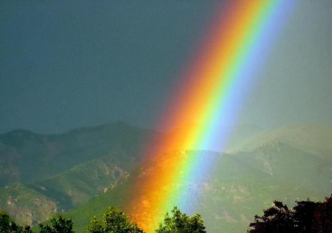 颜色只是人类发明的概念如果没有人类宇宙还存在颜色吗？